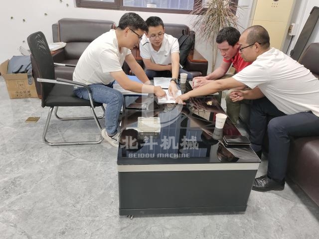 外國(guó)客戶被吸引而來(lái),綜合破碎機(jī)的海外之路